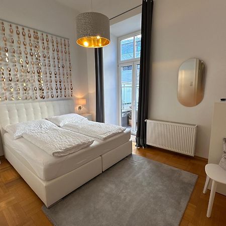 באד אישל Kristall Doppelzimmer Direkt Im Zentrum, Balkon מראה חיצוני תמונה
